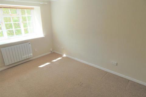 2 bedroom maisonette to rent, Perryfields Close, Redditch