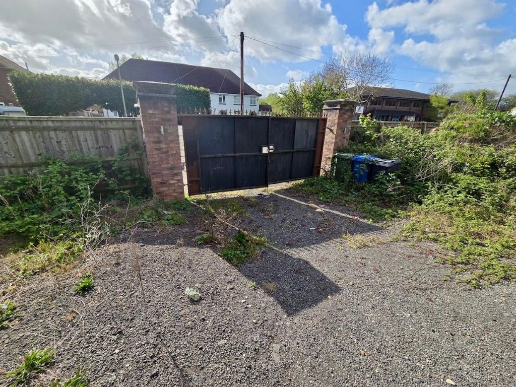 Driveway view, driveway