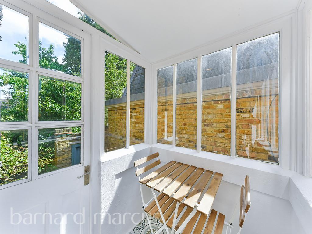 Apartment in LONDON - More