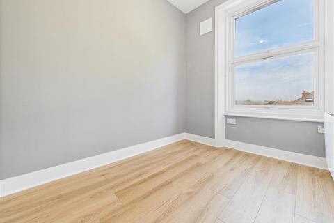 1 bedroom flat for sale, Minster Road, London