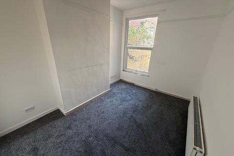 3 bedroom terraced house to rent, Middlesex Road, BOOTLE