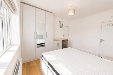 undefined, Bath Road, Hounslow TW4