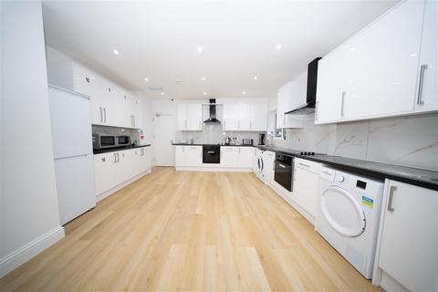 undefined, Bath Road, Hounslow TW4