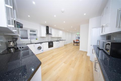 undefined, Bath Road, Hounslow TW4