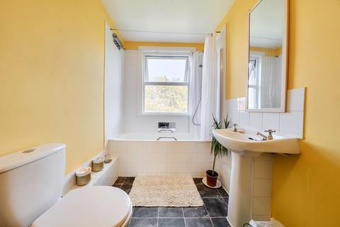 3 bedroom apartment for sale, Coldharbour Lane, London