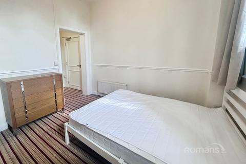 1 bedroom in a house share to rent, Oxford Road, Tilehurst, Reading, RG31