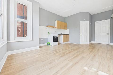 1 bedroom flat for sale, Minster Road, London