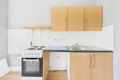 1 bedroom flat for sale, Minster Road, London