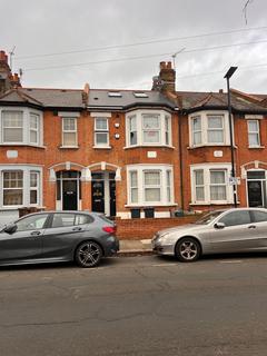 2 bedroom maisonette to rent, Hartham Road