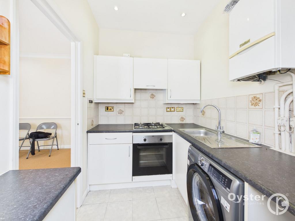 Apartment in London, Bowes - View 3
