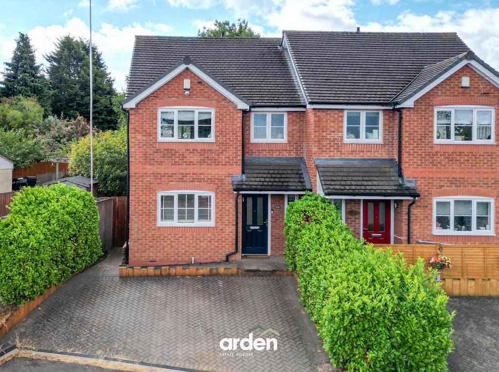 Detached house exterior, driveway