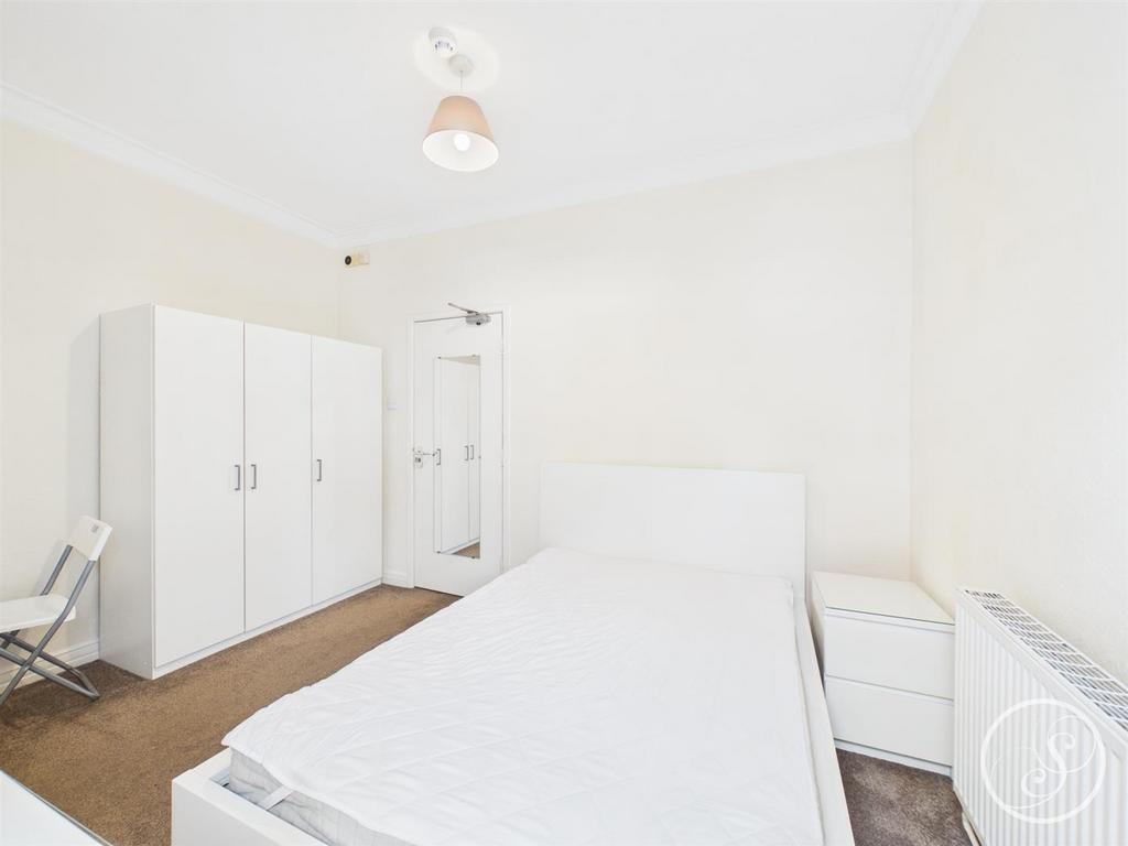 Apartment in Leeds, West Yorkshire - View 2
