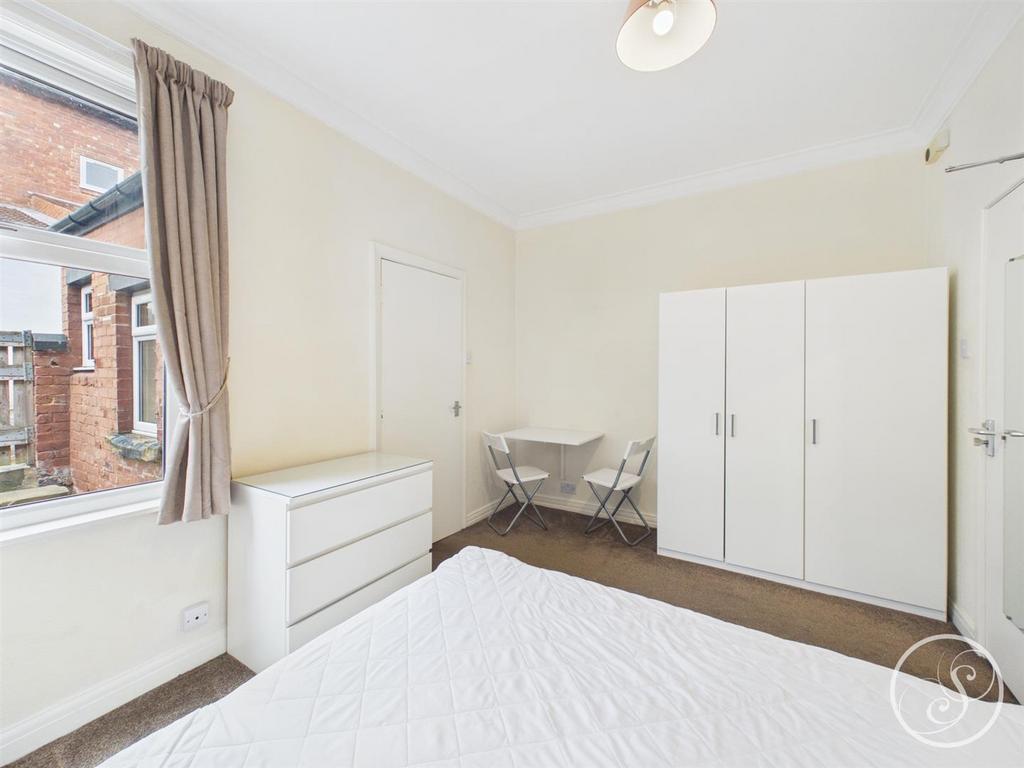 Apartment in Leeds, West Yorkshire - View 3
