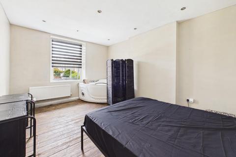 3 bedroom end of terrace house for sale, Lyndon Terrace, Bingley