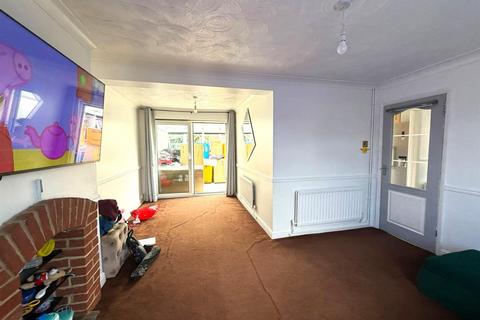 2 bedroom house to rent, Cruden Road, Gravesend