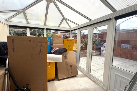 2 bedroom house to rent, Cruden Road, Gravesend