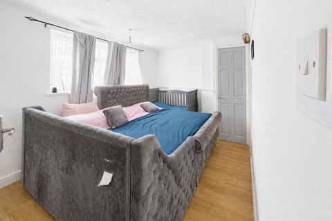 2 bedroom house to rent, Cruden Road, Gravesend