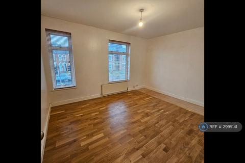 2 bedroom semi-detached house to rent, Foxhall Road, Ipswich, IP3