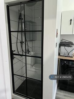 Studio to rent, Victoria Park, Manchester, M14