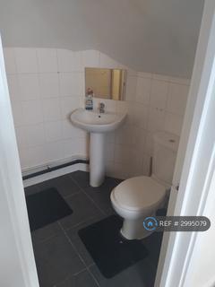 1 bedroom in a house share to rent, St. Andrew's Road, London, E17