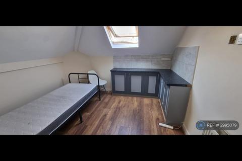 1 bedroom in a house share to rent, St. Andrew's Road, London, E17