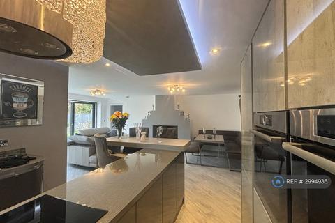 4 bedroom detached house to rent, Hull Road, Hull, HU11
