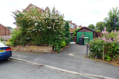 3 bedroom end of terrace house for sale, Park Close, Leeds LS13