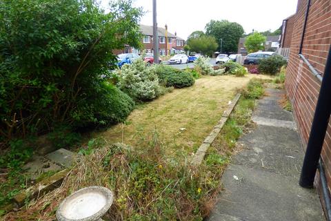 3 bedroom end of terrace house for sale, Park Close, Leeds LS13