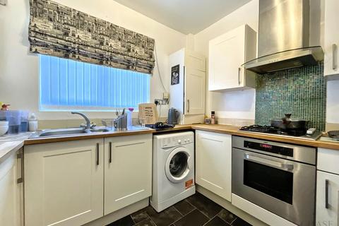 2 bedroom flat for sale, Coniston Avenue, Hebburn, NE31