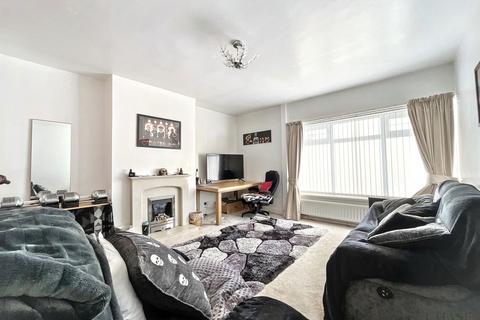 2 bedroom flat for sale, Coniston Avenue, Hebburn, NE31