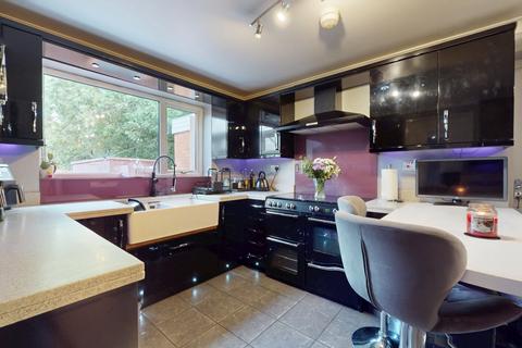 4 bedroom detached house for sale, Heron Close, Holmer Lake, Telford, Shropshire, TF3 1NS