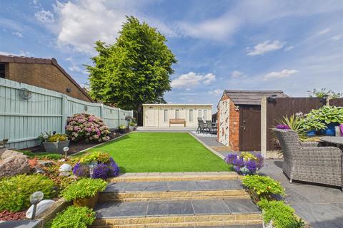 3 bedroom end of terrace house for sale, Hurst Road, Longford, Coventry *Extended*