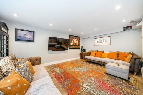 undefined, Foxholes, Weybridge KT13