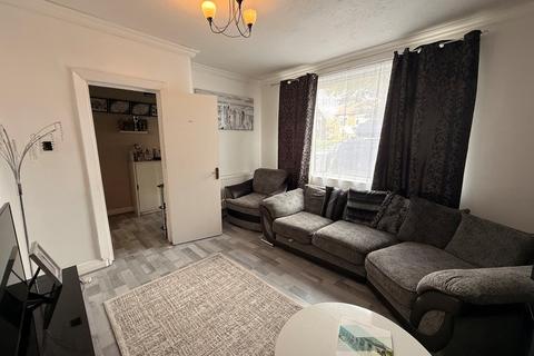 3 bedroom terraced house to rent, McNeil Avenue, Crewe