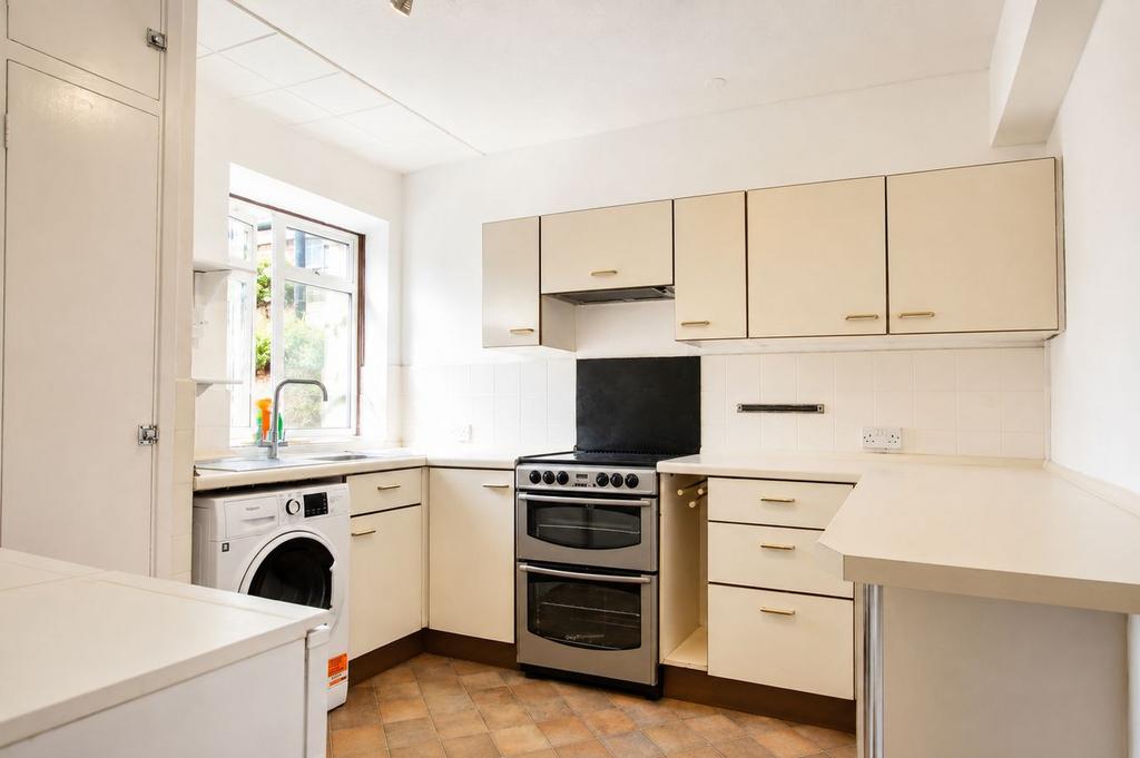 Apartment in Wallington - View 5