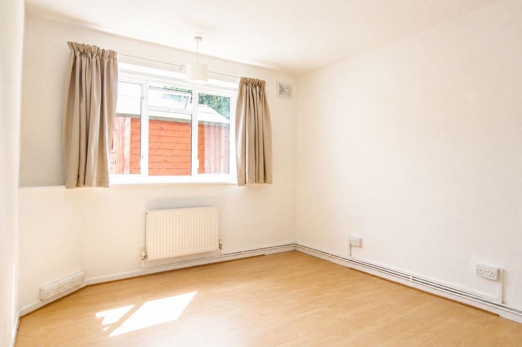 Apartment in Wallington - More