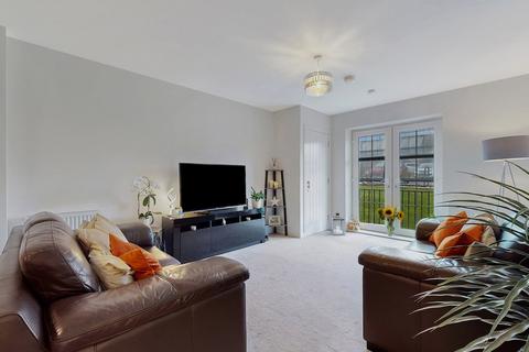 2 bedroom ground floor flat for sale, Thornliebank Road, Glasgow G46