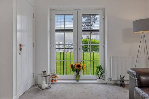 2 bedroom ground floor flat for sale, Thornliebank Road, Glasgow G46