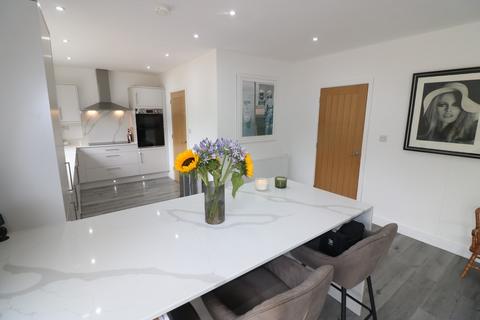 5 bedroom detached house to rent, Lowfield Road, Anlaby, Hull