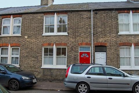 2 bedroom terraced house to rent, Thoday Street, Cambridge CB1