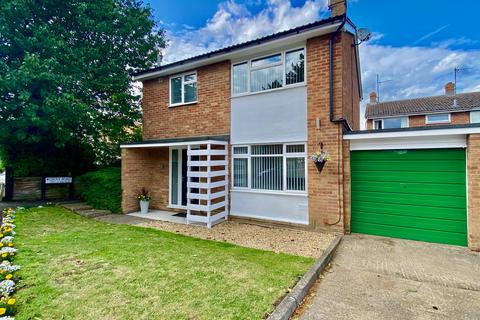 3 bedroom detached house to rent, May Road, Bedford, MK43