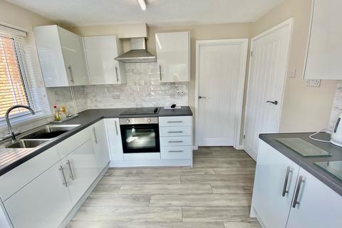3 bedroom detached house to rent, May Road, Bedford, MK43