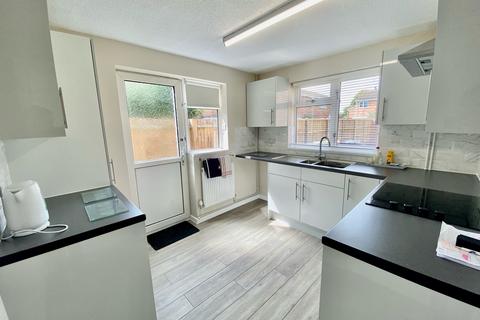 3 bedroom detached house to rent, May Road, Bedford, MK43
