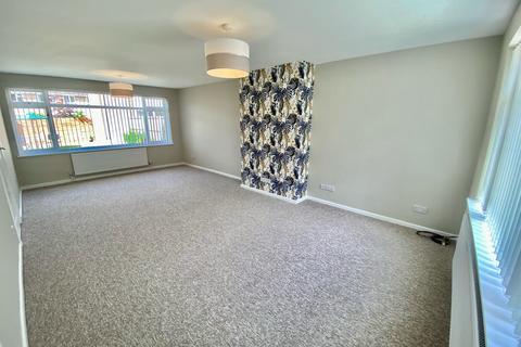 3 bedroom detached house to rent, May Road, Bedford, MK43