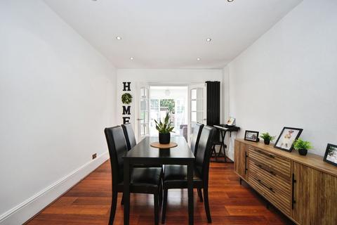 3 bedroom semi-detached house for sale, Jevington Way, London SE12