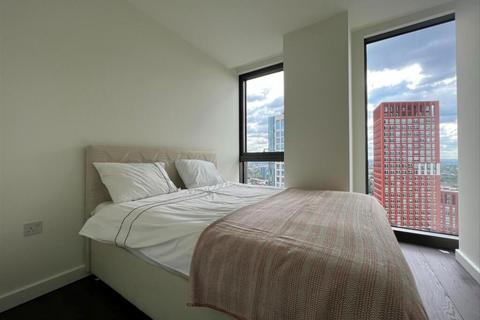 2 bedroom flat to rent, Bondway, London SW8