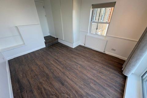 1 bedroom flat to rent, Mill Lane, West Hampstead NW6