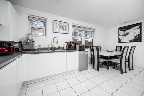 4 bedroom house to rent, Bunns Lane, Mill Hill, NW7