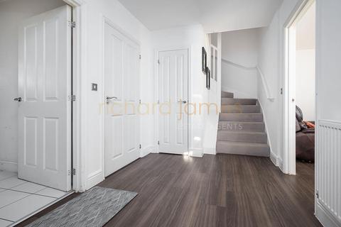 4 bedroom house to rent, Bunns Lane, Mill Hill, NW7