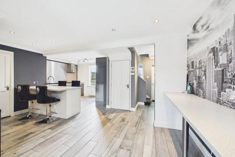 5 bedroom end of terrace house to rent, Windermere Road, Manchester, Middleton, M24